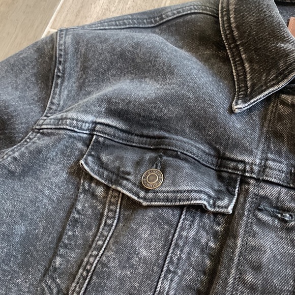 Maurice’s black stone washed oversized jean jacket size med - Picture 4 of 4